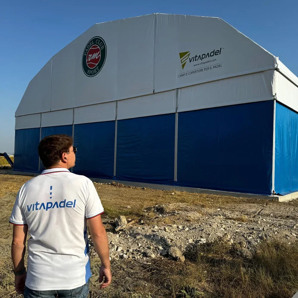Tensostruttura per campi da padel in costruzione